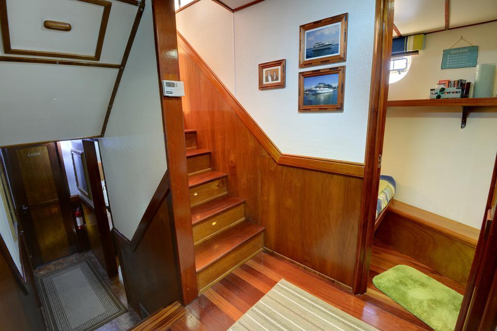 Making Waves Boatel Bed & Breakfast Toronto Exterior photo