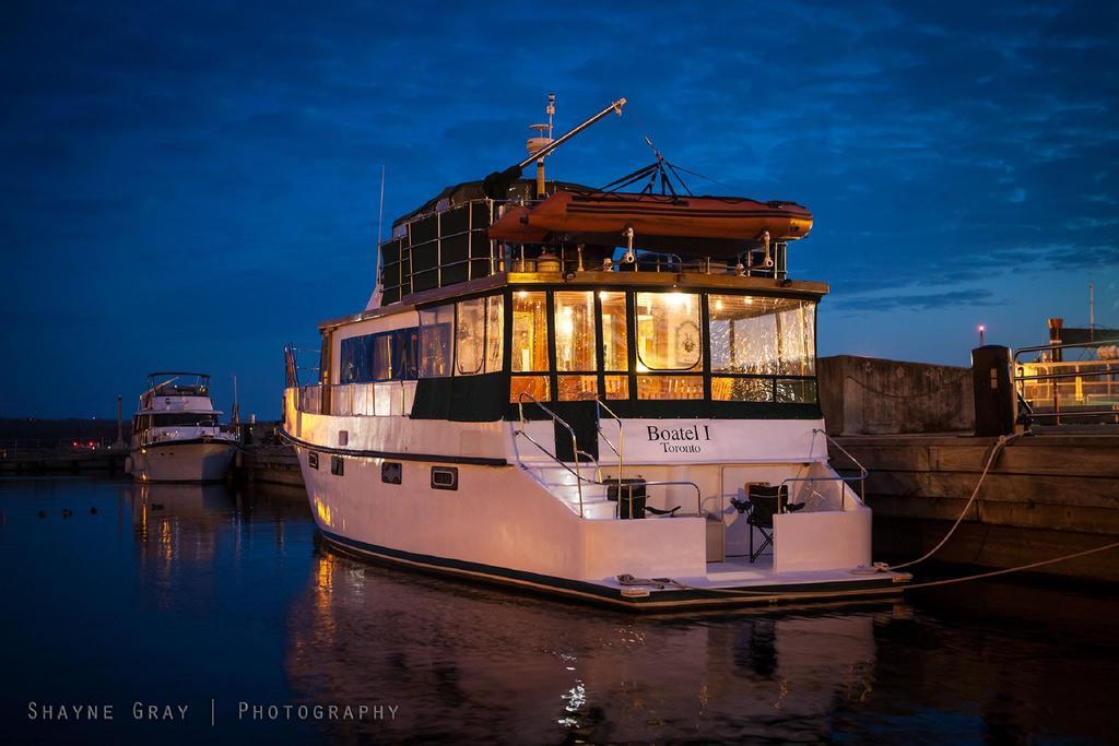 Making Waves Boatel Bed & Breakfast Toronto Exterior photo