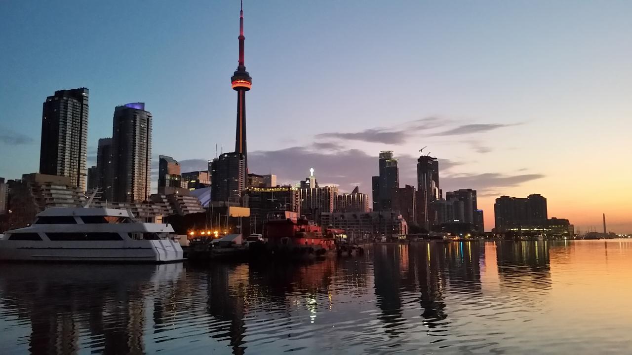 Making Waves Boatel Bed & Breakfast Toronto Exterior photo