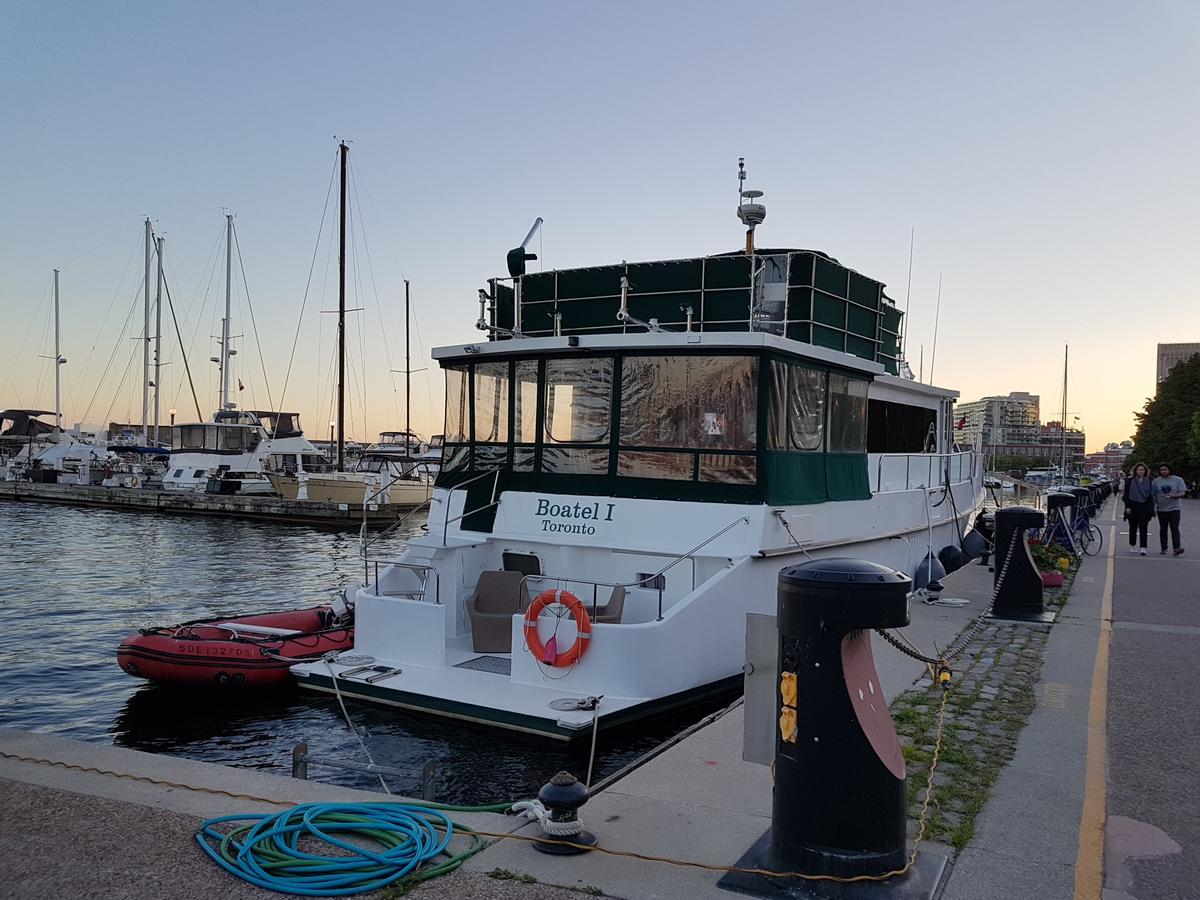 Making Waves Boatel Bed & Breakfast Toronto Exterior photo